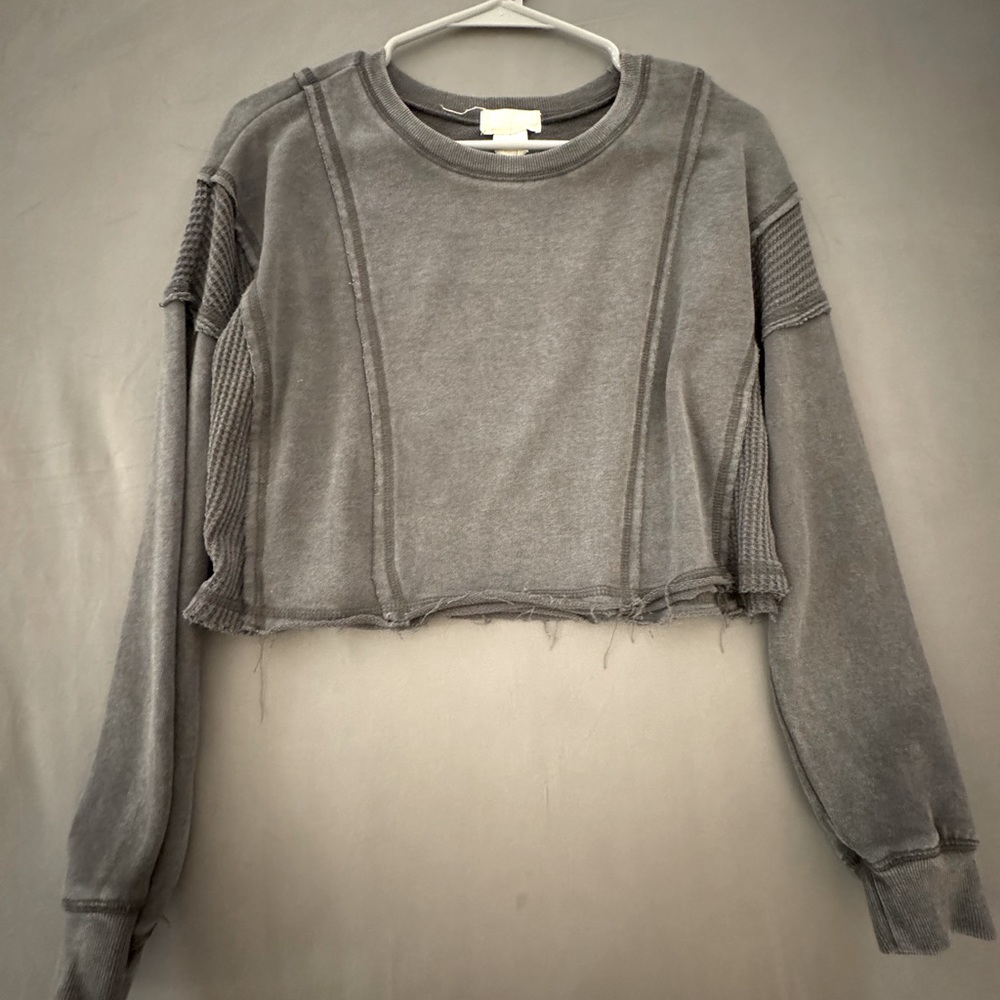 Altar’d State cropped thermal long sleeve shirt, gray, size S